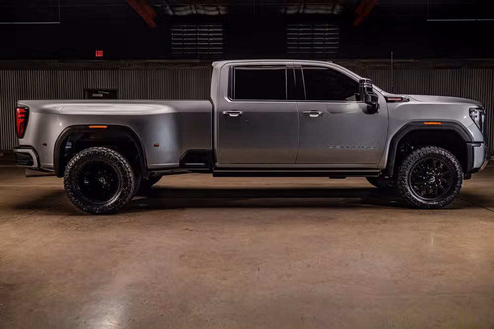 2025 GMC Sierra 3500HD Denali Crew Cab Image 11