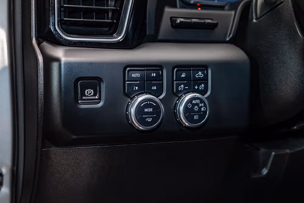 2025 GMC Sierra 3500HD Denali Crew Cab Image 18