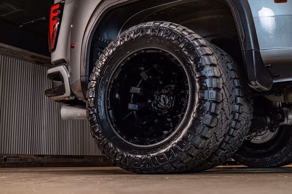 2025 GMC Sierra 3500HD Denali Crew Cab Image 12
