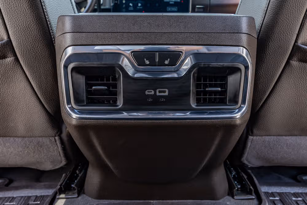 2024 GMC Sierra 3500HD Denali Crew Cab Image 34
