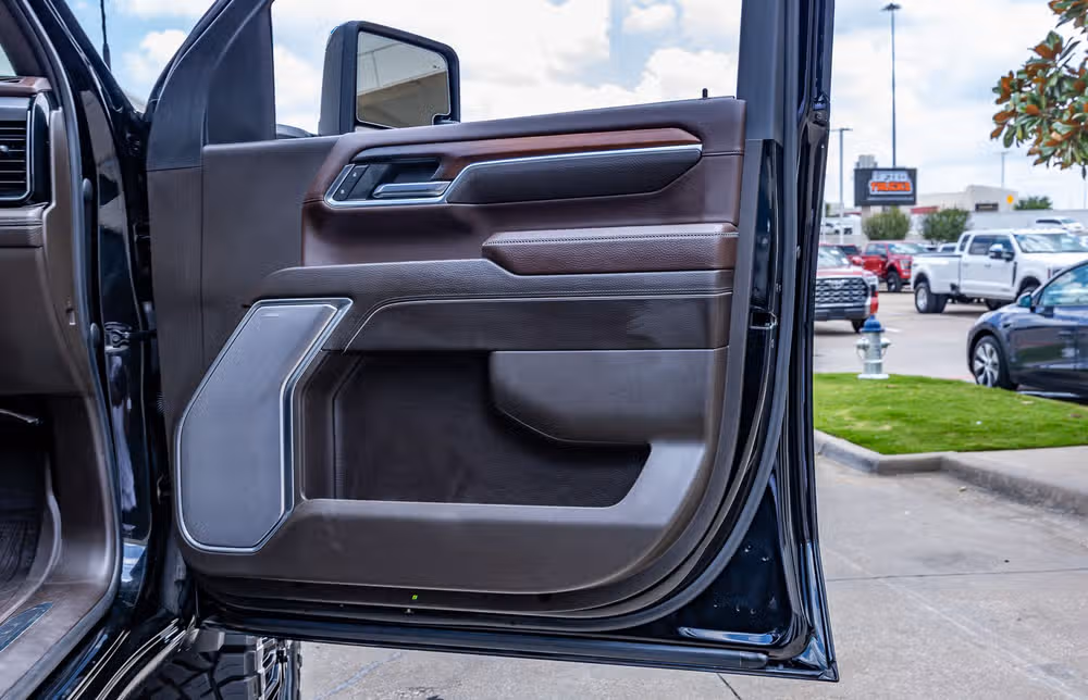 2024 GMC Sierra 3500HD Denali Crew Cab Image 38