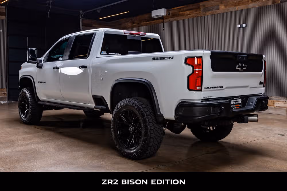 2025 Chevrolet Silverado 2500HD ZR2 Crew Cab Image 7
