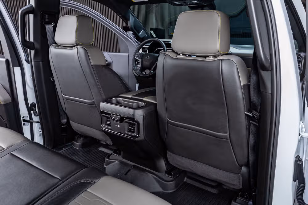 2025 Chevrolet Silverado 2500HD ZR2 Crew Cab Image 32