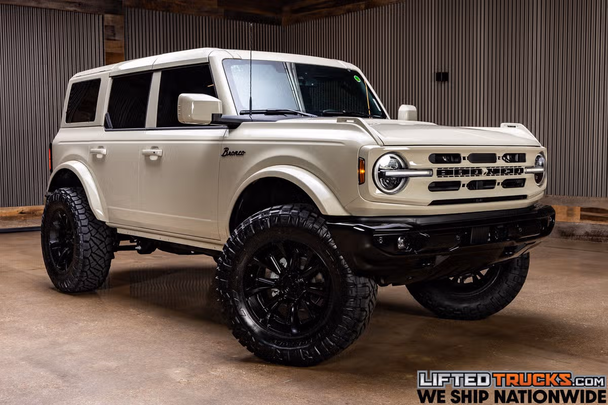 2026 Ford Bronco Outer Banks