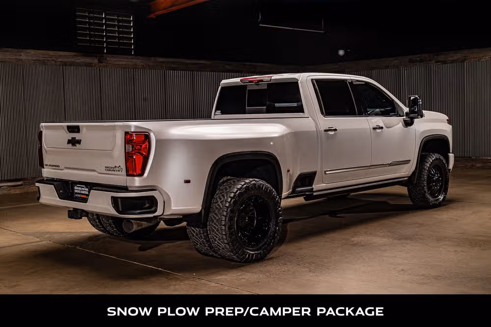 2024 Chevrolet Silverado 3500HD High Country Crew Cab Image 10