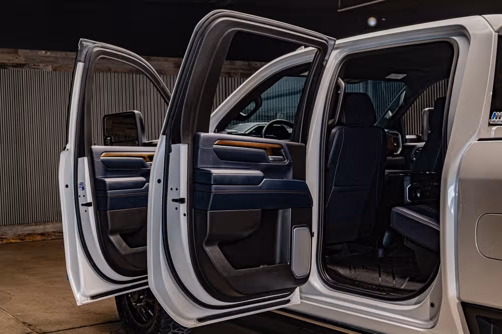 2024 Chevrolet Silverado 3500HD High Country Crew Cab Image 32