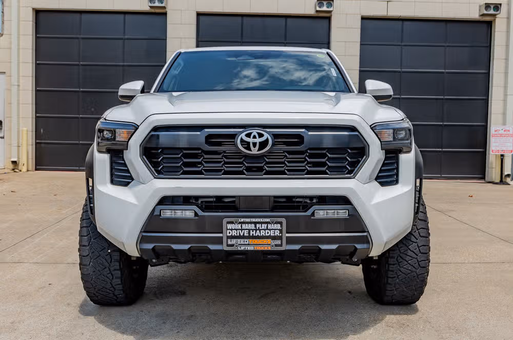 2024 Toyota Tacoma TRD Off-Road Double Cab Image 2