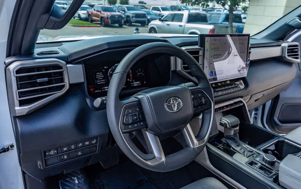 2025 Toyota Tundra Limited CrewMax Image 17