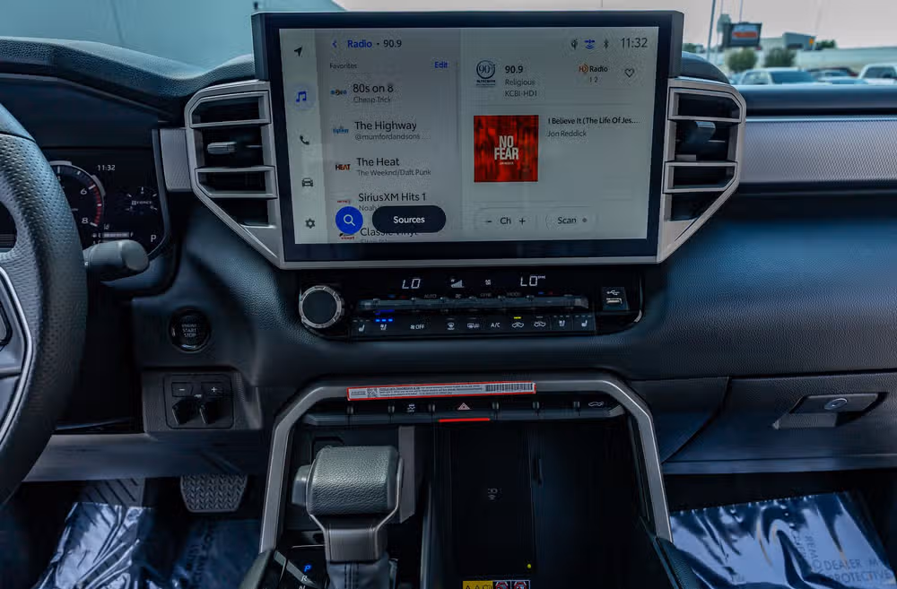 2025 Toyota Tundra Limited CrewMax Image 24
