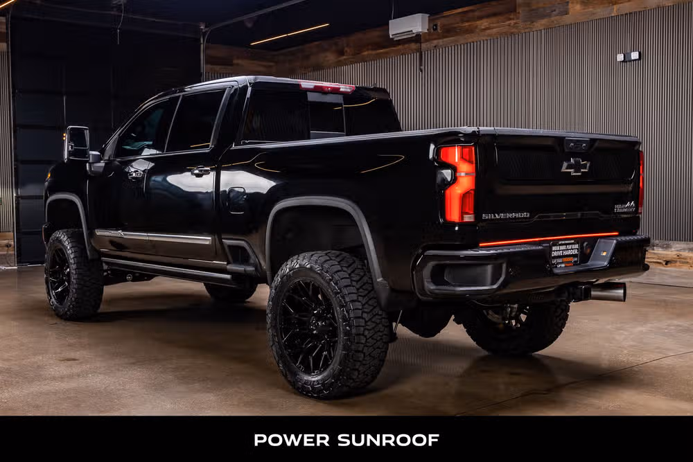 2025 Chevrolet Silverado 2500HD High Country Crew Cab Image 7