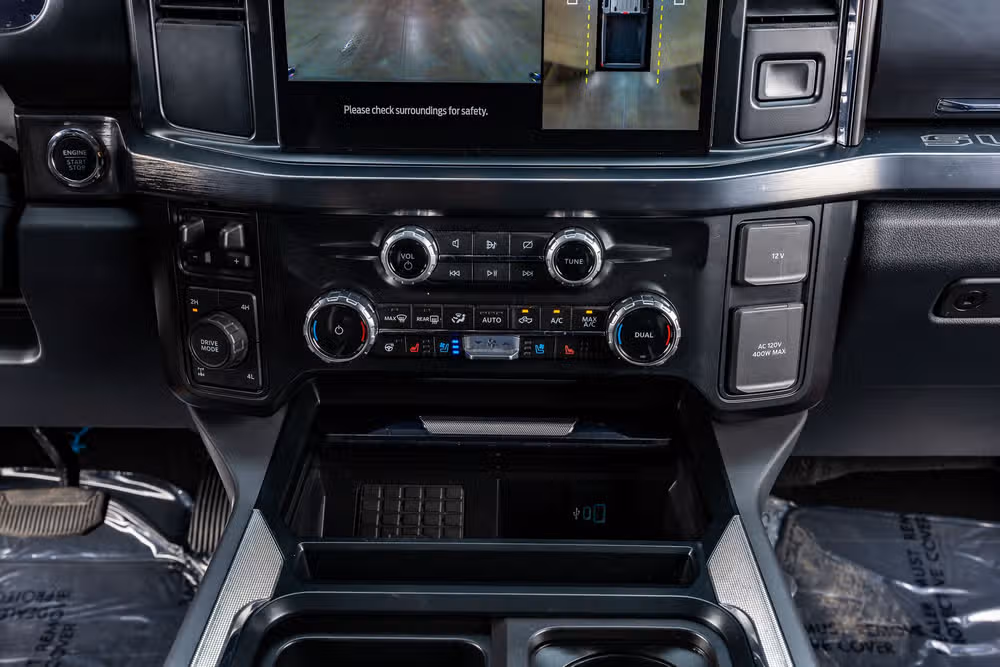 2024 Ford F-250 Super Duty Lariat Crew Cab Image 27