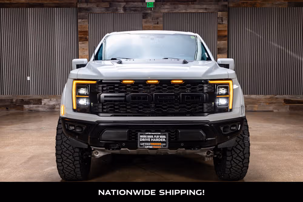 2023 Ford F-150 Raptor SuperCrew Image 4