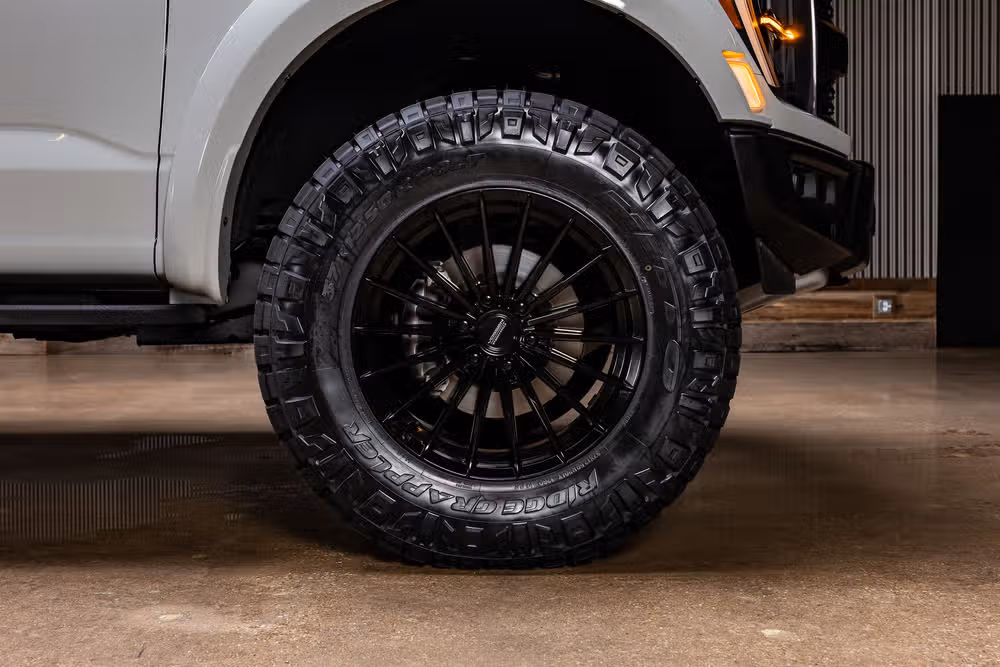 2023 Ford F-150 Raptor SuperCrew Image 12