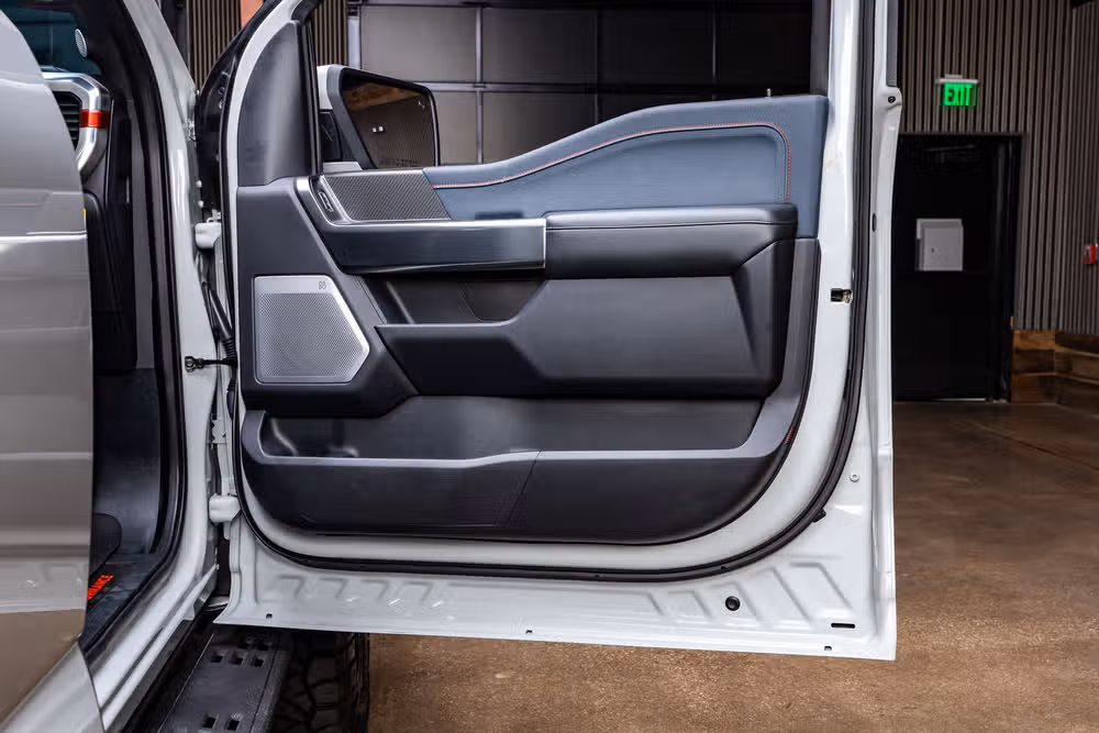2023 Ford F-150 Raptor SuperCrew Image 38