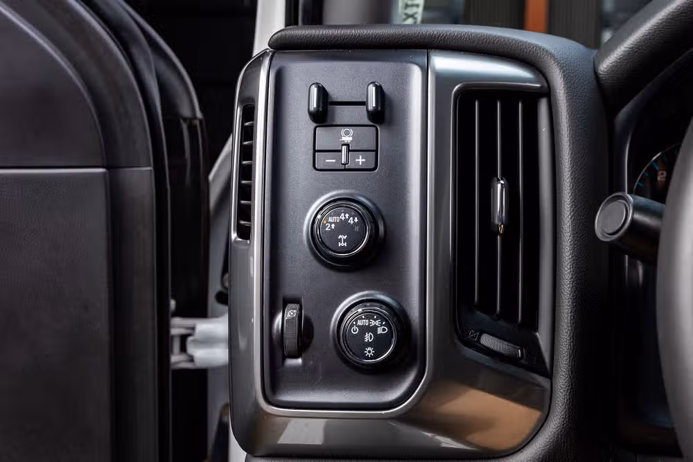 2018 Chevrolet Silverado 1500 LT Crew Cab Image 17