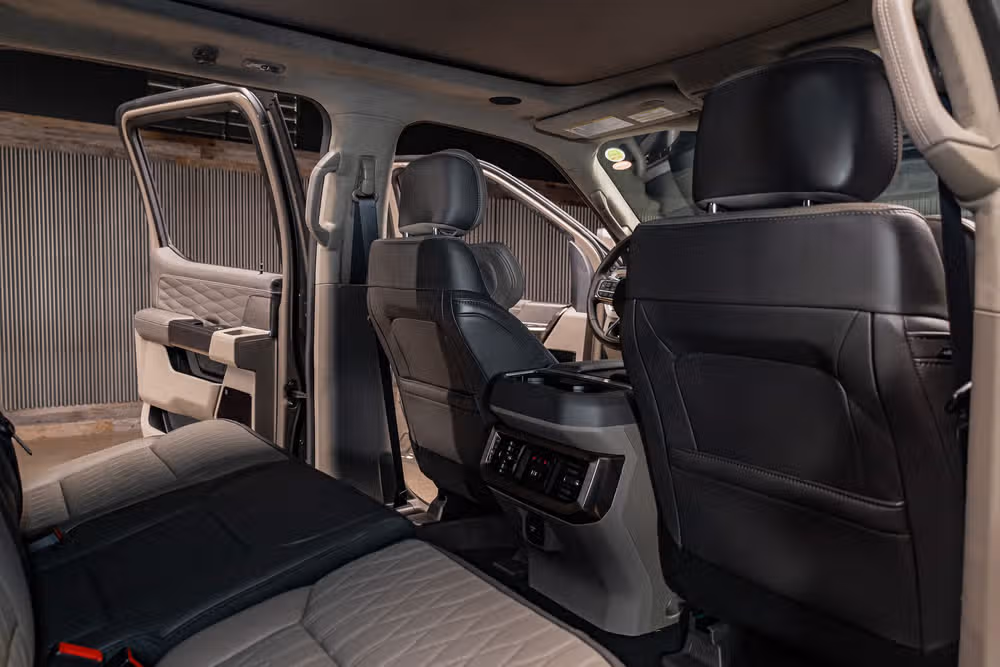 2026 Ford F-250 Super Duty Platinum Plus Crew Cab Image 26