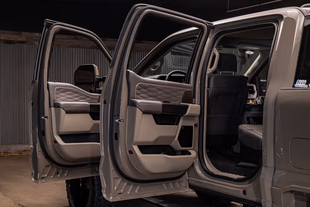 2026 Ford F-250 Super Duty Platinum Plus Crew Cab Image 29