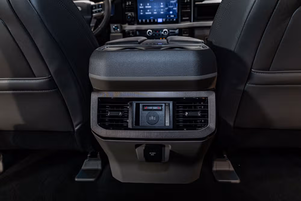 2026 Ford F-250 Super Duty Platinum Plus Crew Cab Image 24