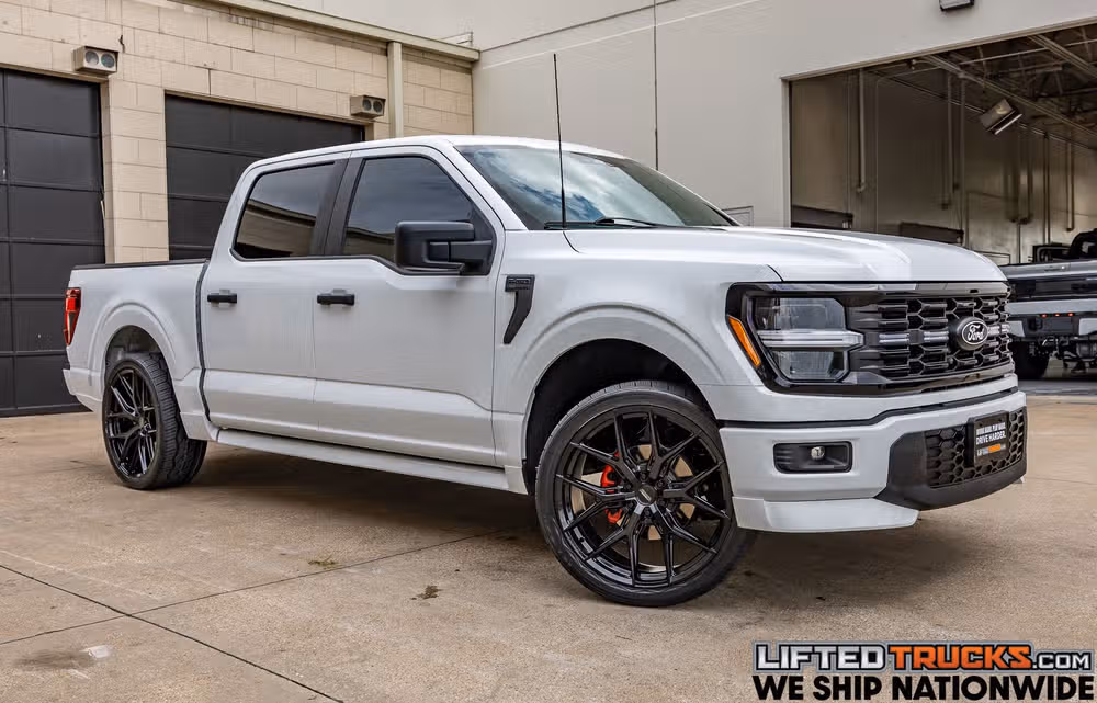 2025 Ford F-150 STX SuperCrew Image 1