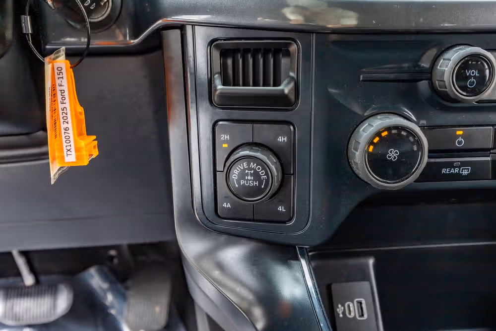 2025 Ford F-150 STX SuperCrew Image 19