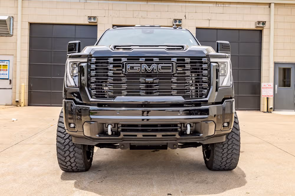 2025 GMC Sierra 2500HD Denali Ultimate Crew Cab Image 2