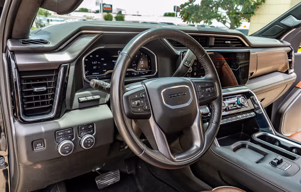 2025 GMC Sierra 2500HD Denali Ultimate Crew Cab Image 16
