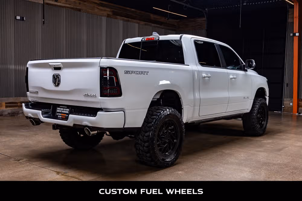 2023 Ram 1500 Laramie Crew Cab Image 9