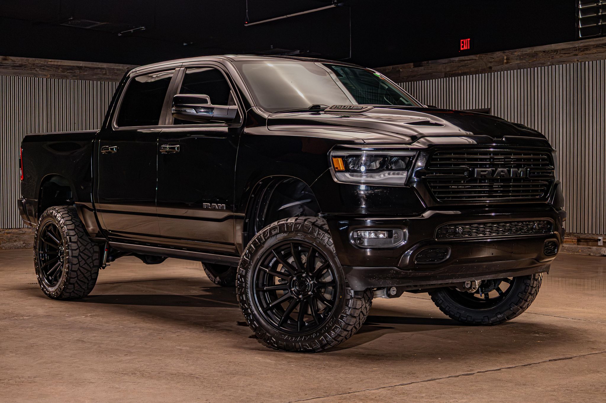 Diamond Black Crystal Pearl Coat 2023 RAM 1500 Pickup Truck Four-Wheel Drive Automatic