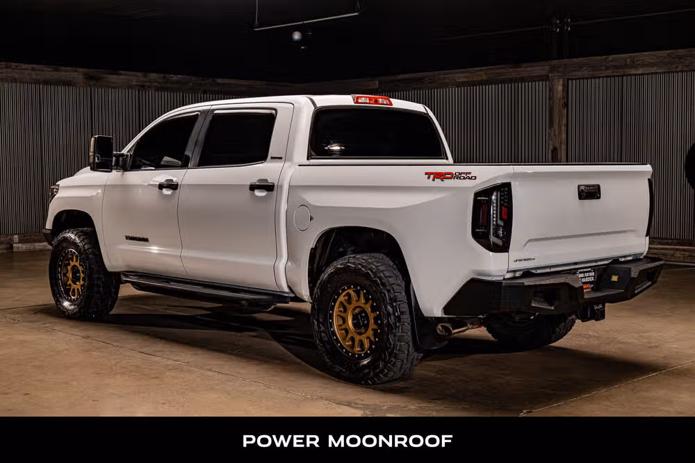 2016 Toyota Tundra Limited CrewMax Image 6