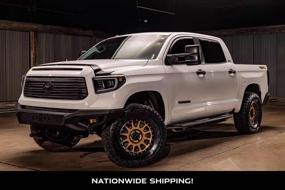 2016 Toyota Tundra Limited CrewMax Image 4