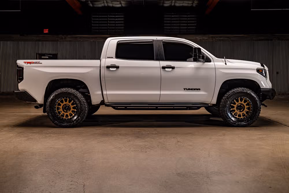 2016 Toyota Tundra Limited CrewMax Image 10