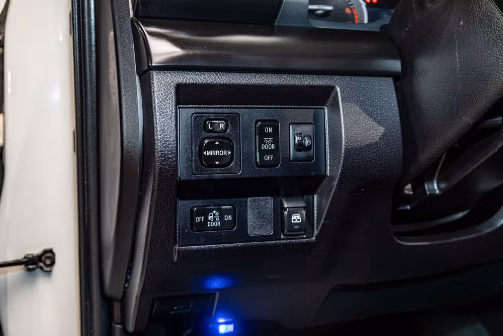 2016 Toyota Tundra Limited CrewMax Image 16