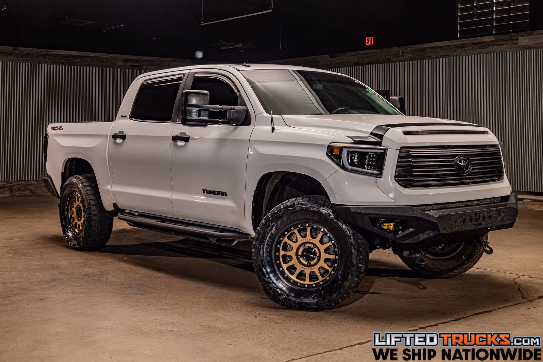 2016 Toyota Tundra Limited CrewMax Image 1