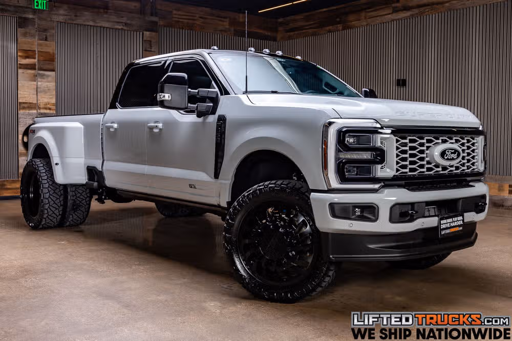 2026 Ford F-350 Super Duty Platinum Crew Cab Image 1