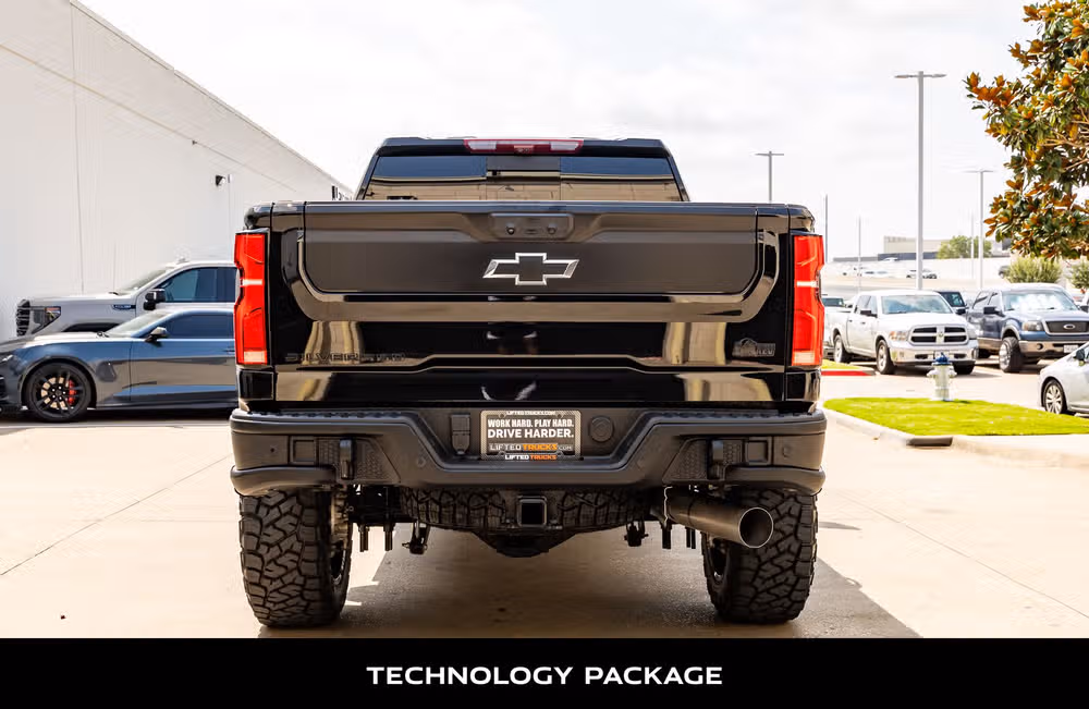 2025 Chevrolet Silverado 2500HD ZR2 Crew Cab Image 8