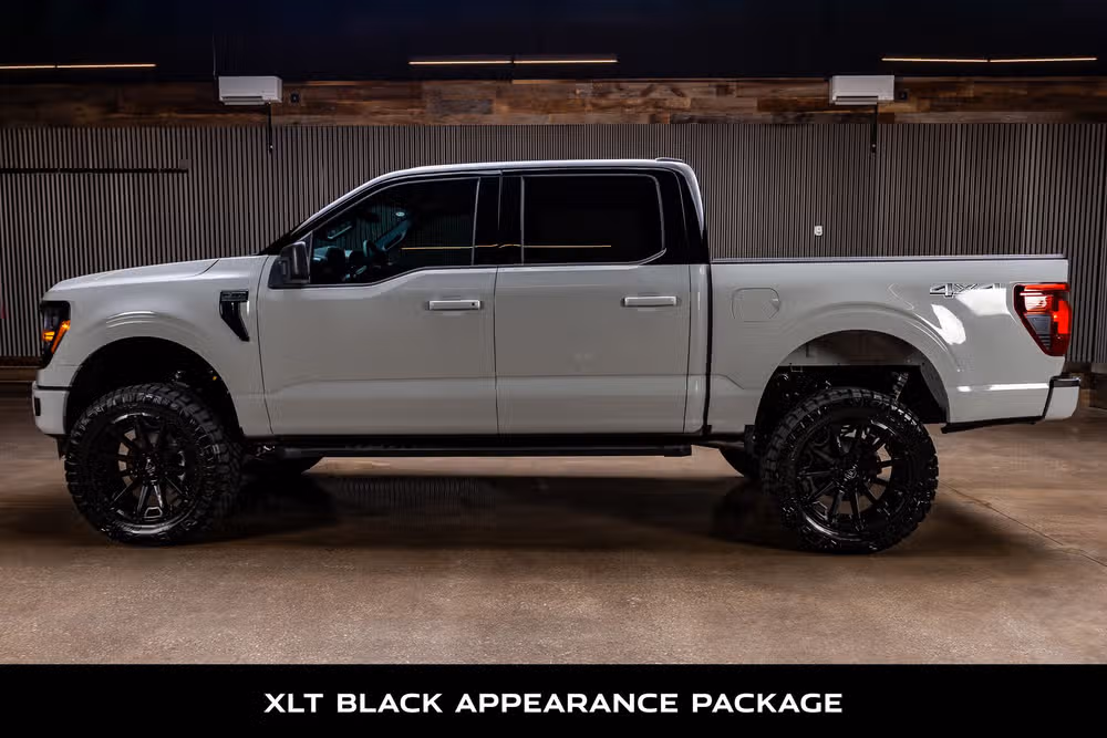 2026 Ford F-150 XLT SuperCrew Image 6