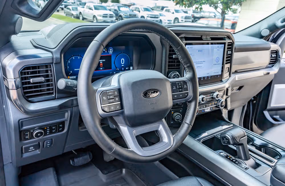 2025 Ford F-150 Lariat SuperCrew Image 17