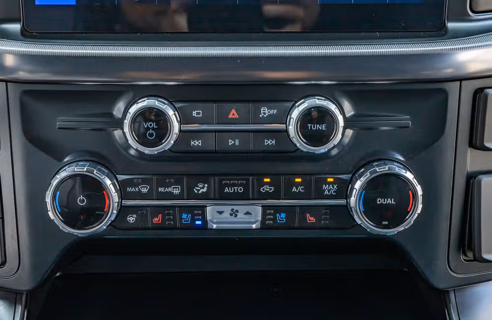 2025 Ford F-150 Lariat SuperCrew Image 28