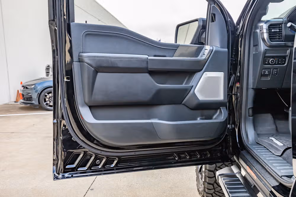 2025 Ford F-150 Lariat SuperCrew Image 38
