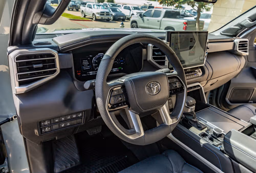 2025 Toyota Tundra Platinum HV CrewMax Image 17