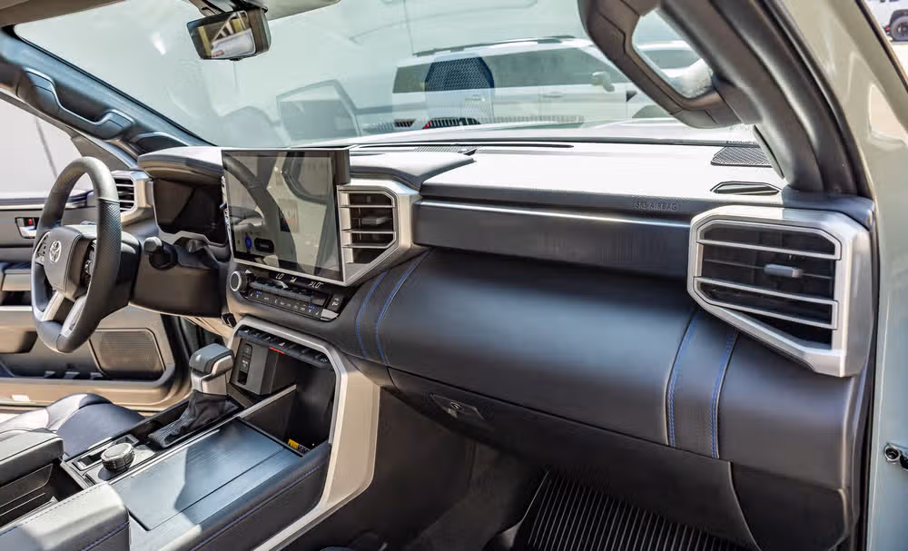 2025 Toyota Tundra Platinum HV CrewMax Image 18