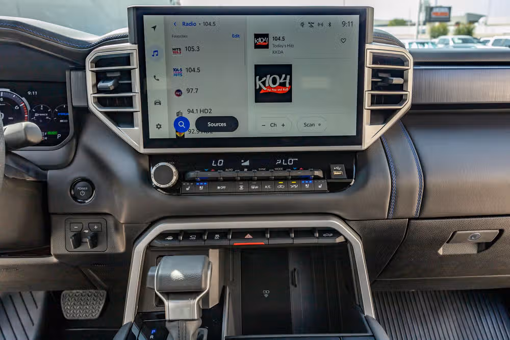 2025 Toyota Tundra Platinum HV CrewMax Image 24