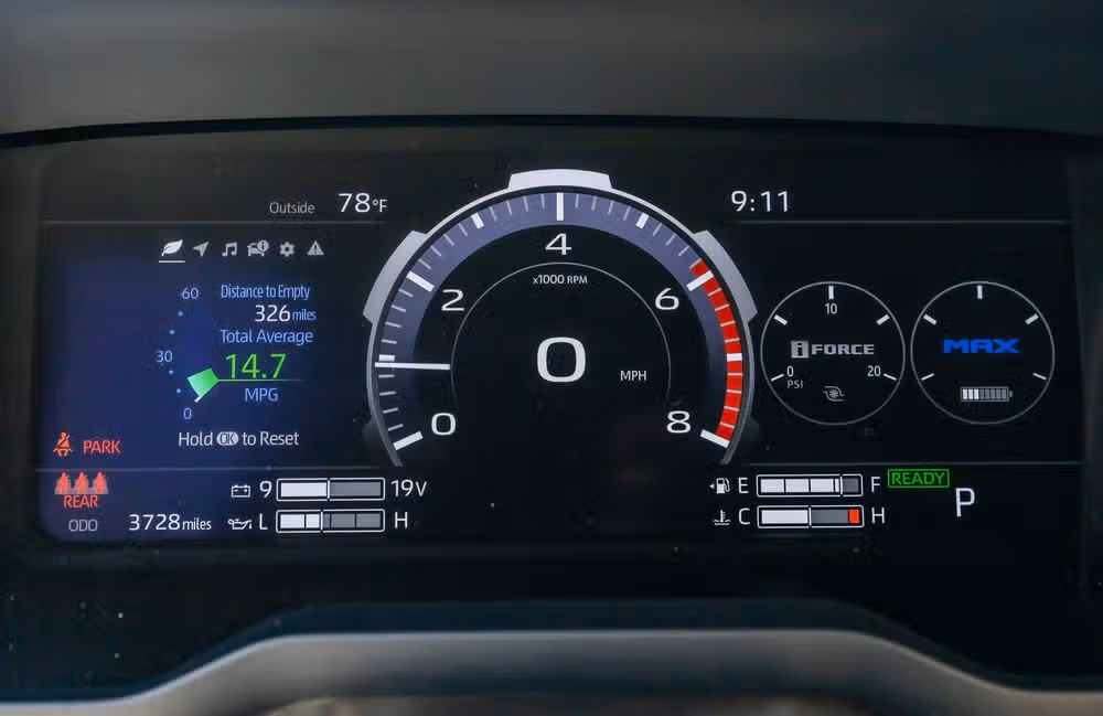 2025 Toyota Tundra Platinum HV CrewMax Image 20
