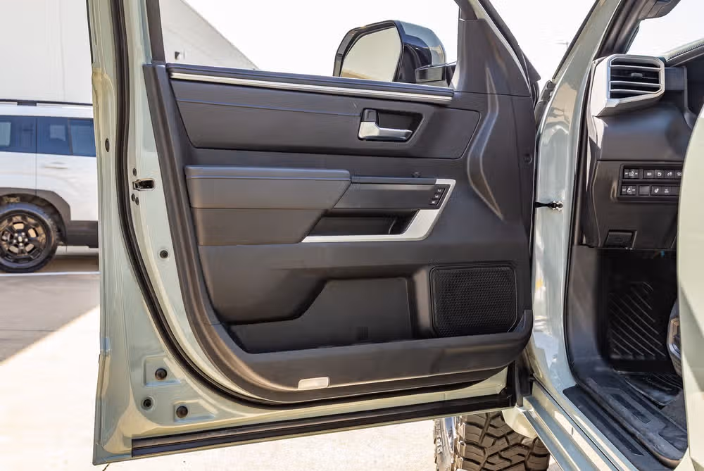 2025 Toyota Tundra Platinum HV CrewMax Image 38