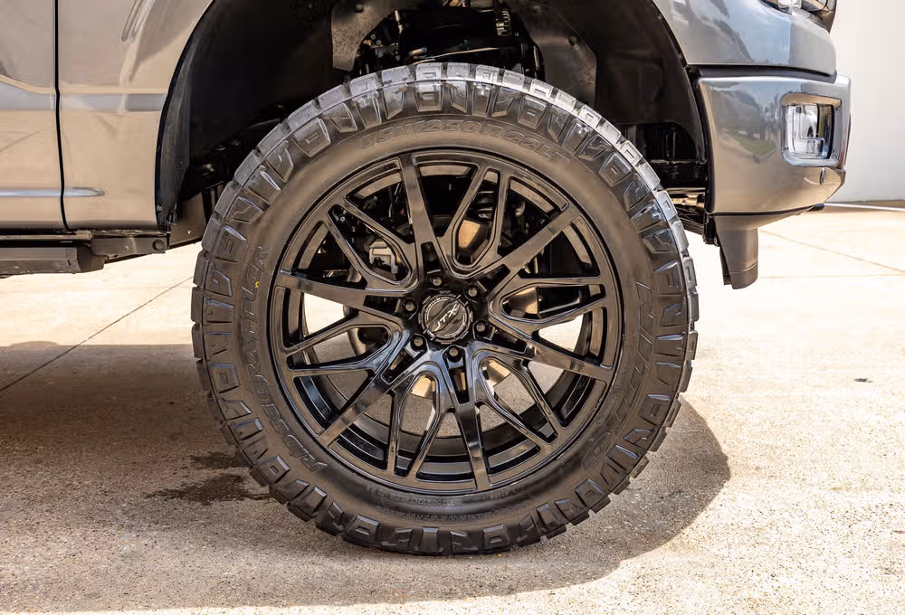 2025 Ford F-150 Platinum SuperCrew Image 12