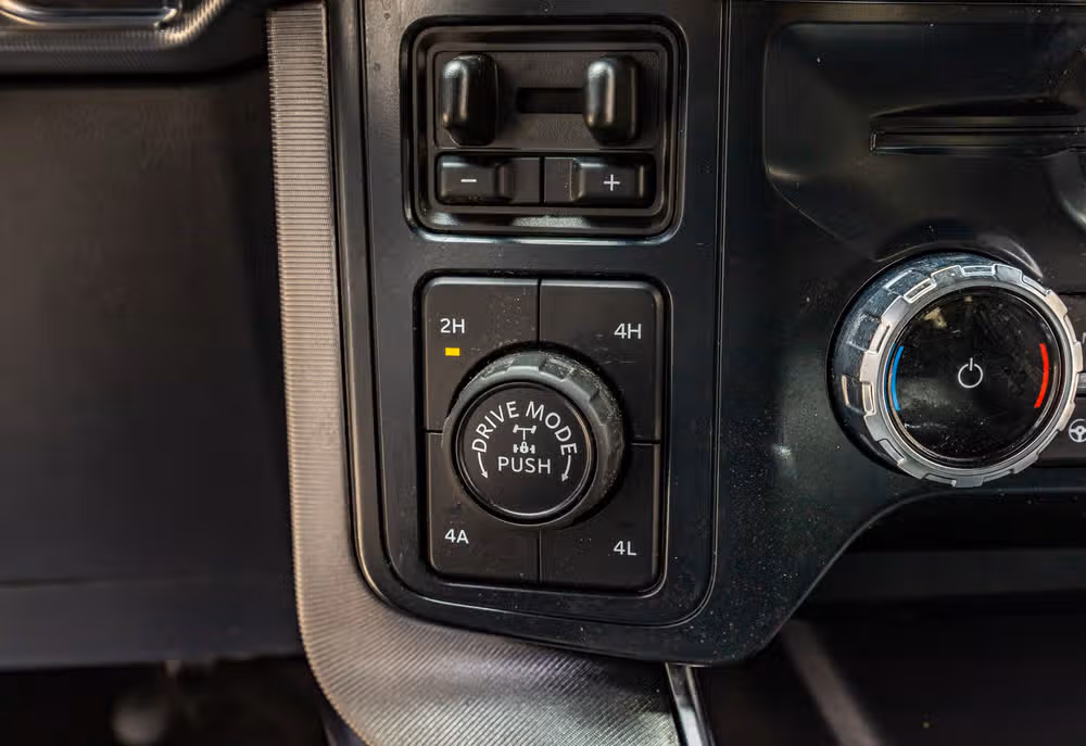 2025 Ford F-150 Platinum SuperCrew Image 24