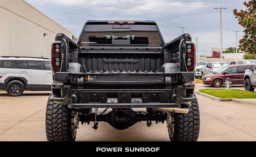 2021 GMC Sierra 2500HD Denali Crew Cab Image 8