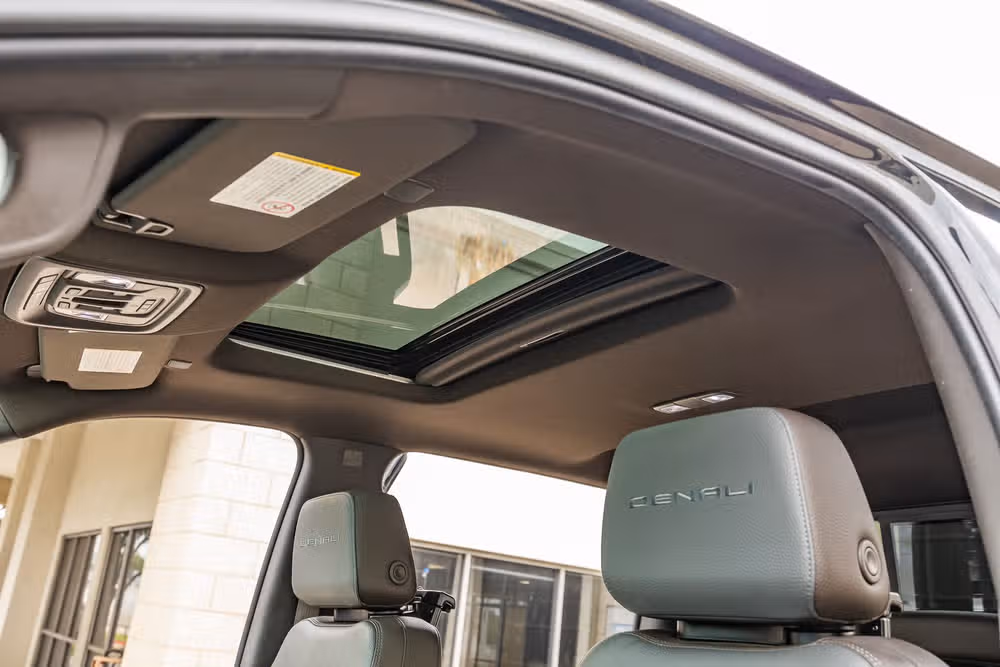 2021 GMC Sierra 2500HD Denali Crew Cab Image 30