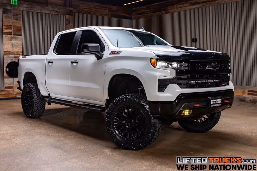2024 Chevrolet Silverado 1500 LT Trail Boss Crew Cab Image 1