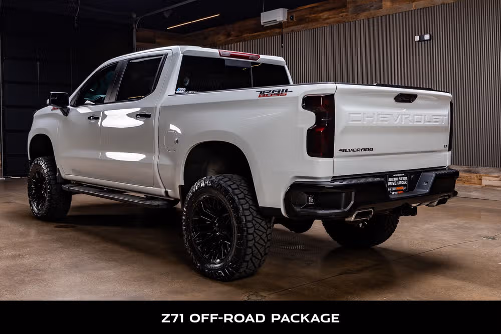 2024 Chevrolet Silverado 1500 LT Trail Boss Crew Cab Image 7